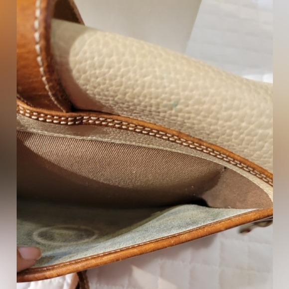 VTG 90s Dooney & Bourke Classic Cream & Tan Leather Crossbody Purse USA Made Y2K - Picture 4 of 10
